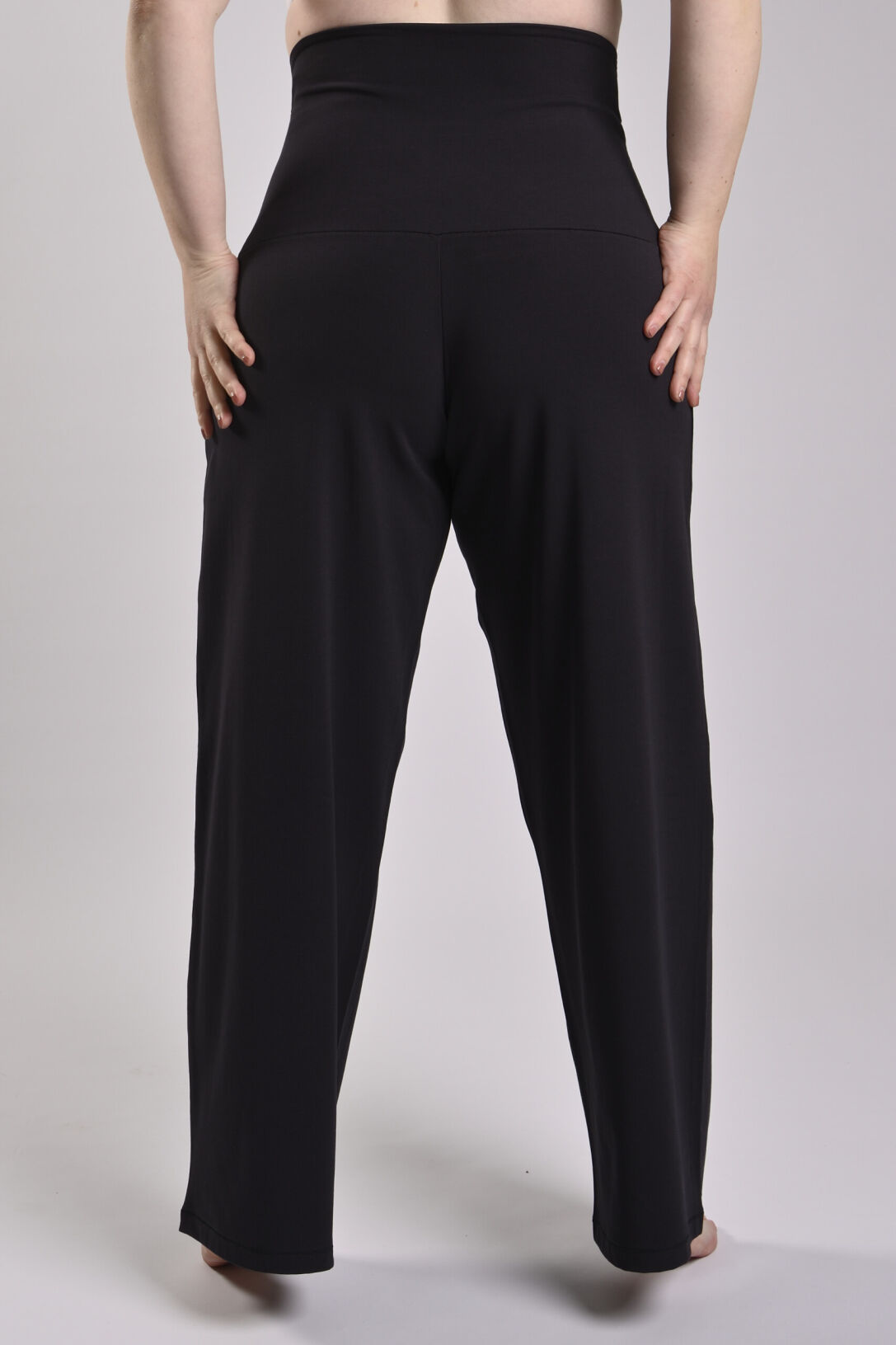 THE BLACK PANTS