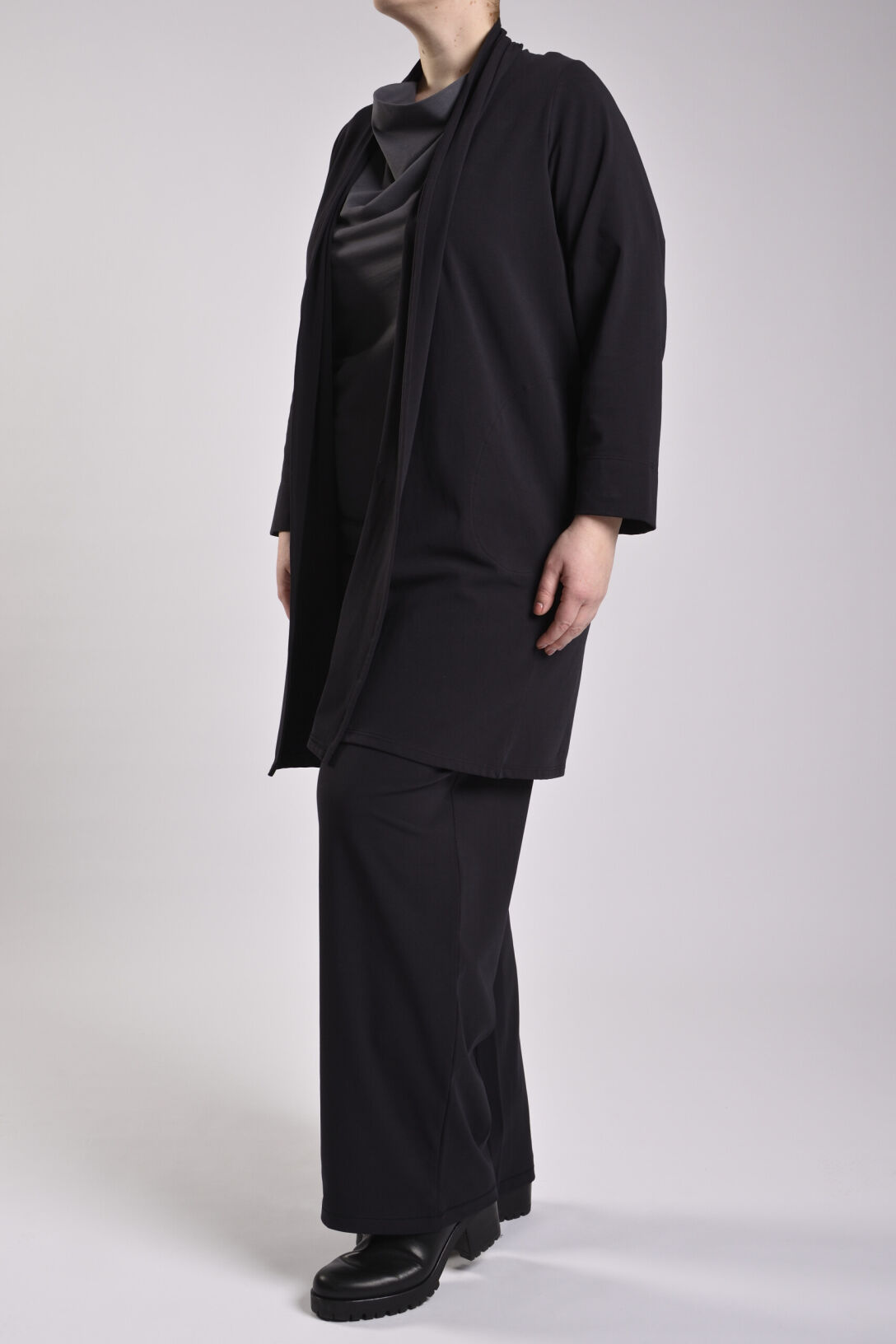 THE BLACK PANTS